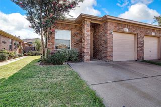 827 Walnut Street, Burleson, TX 76028