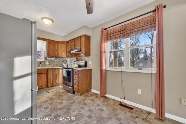 10391 Hardwood Trail, Perrinton, MI 48871