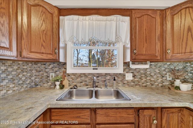 10391 Hardwood Trail, Perrinton, MI 48871