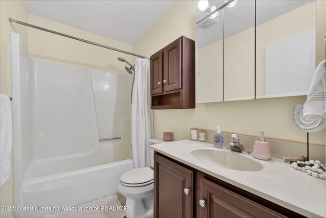 10391 Hardwood Trail, Perrinton, MI 48871