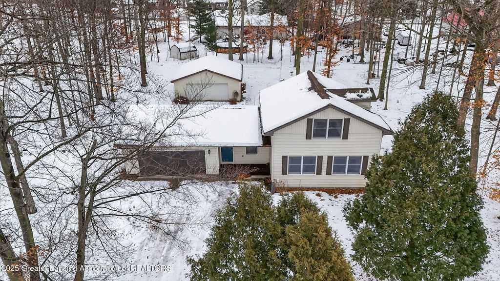 10391 Hardwood Trail, Perrinton, MI 48871