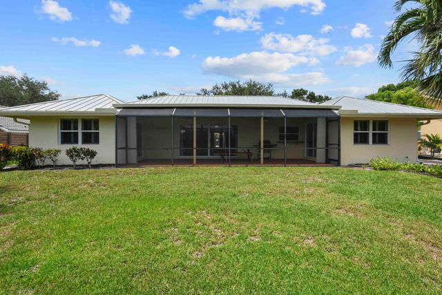 9746 SE Landing Place, Tequesta, FL 33469