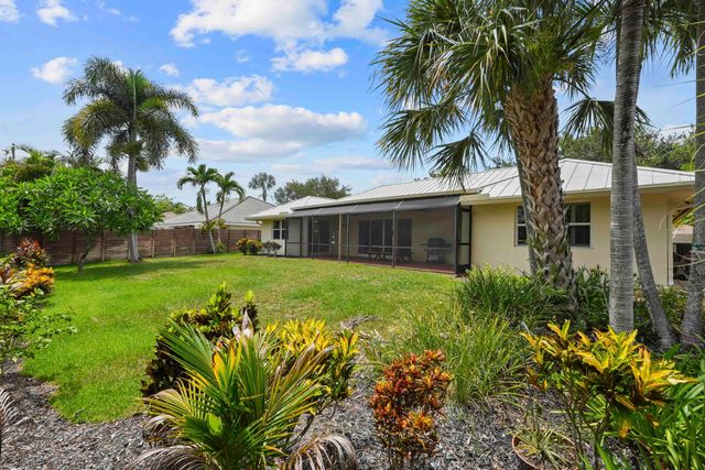 9746 SE Landing Place, Tequesta, FL 33469