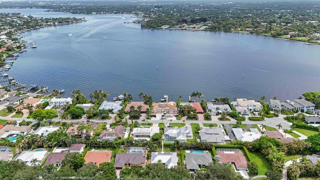 9746 SE Landing Place, Tequesta, FL 33469