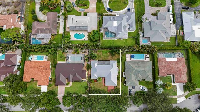 9746 SE Landing Place, Tequesta, FL 33469