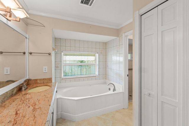 9746 SE Landing Place, Tequesta, FL 33469