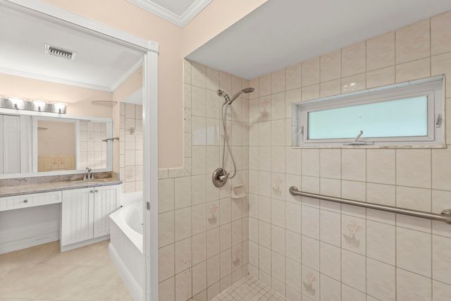 9746 SE Landing Place, Tequesta, FL 33469