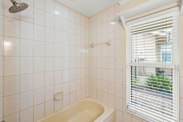 9746 SE Landing Place, Tequesta, FL 33469