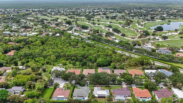 9746 SE Landing Place, Tequesta, FL 33469