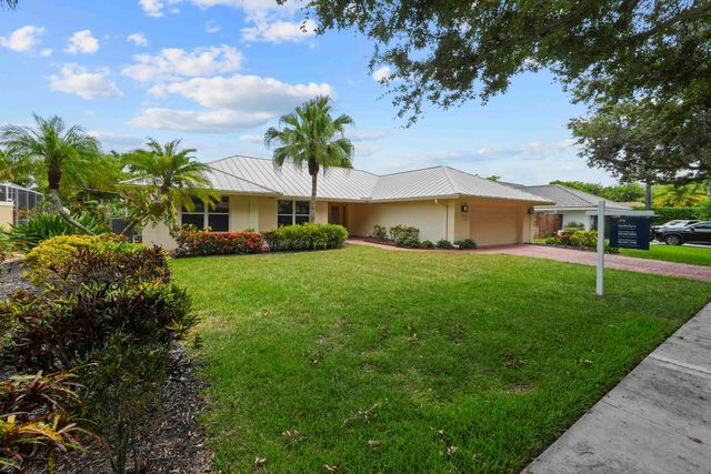 9746 SE Landing Place, Tequesta, FL 33469
