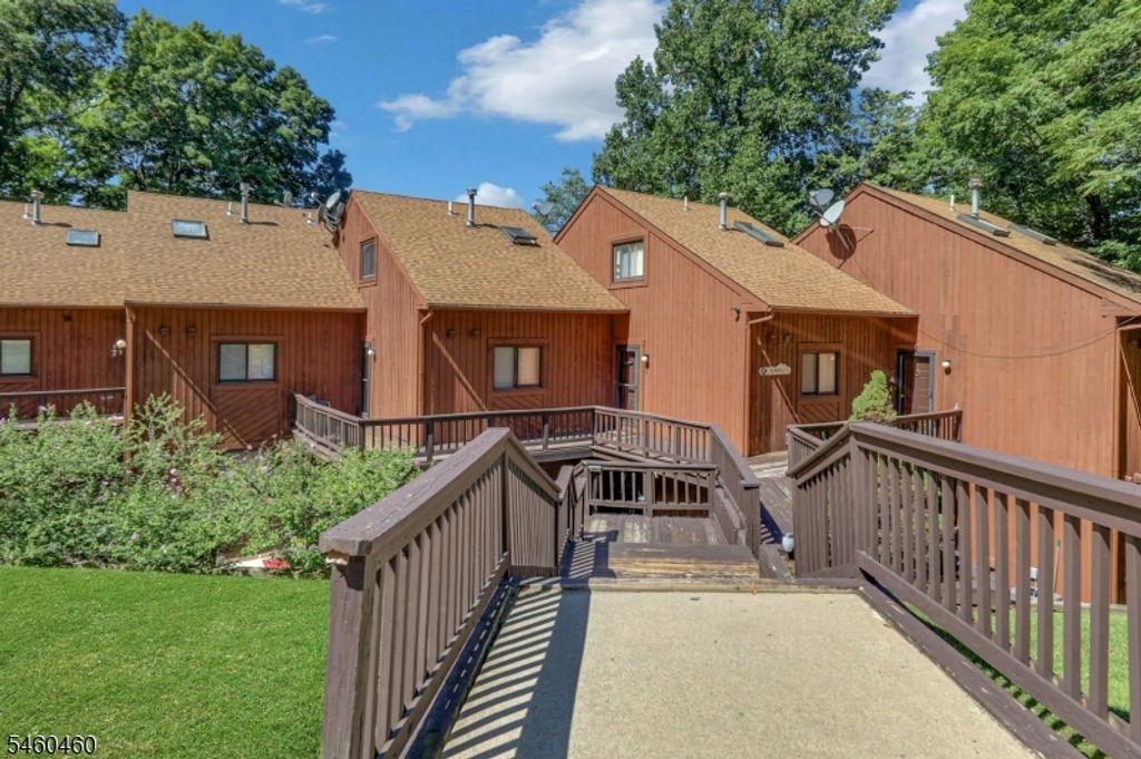 4 Davos Dr 9, Vernon Twp., NJ 07462 — photo 2