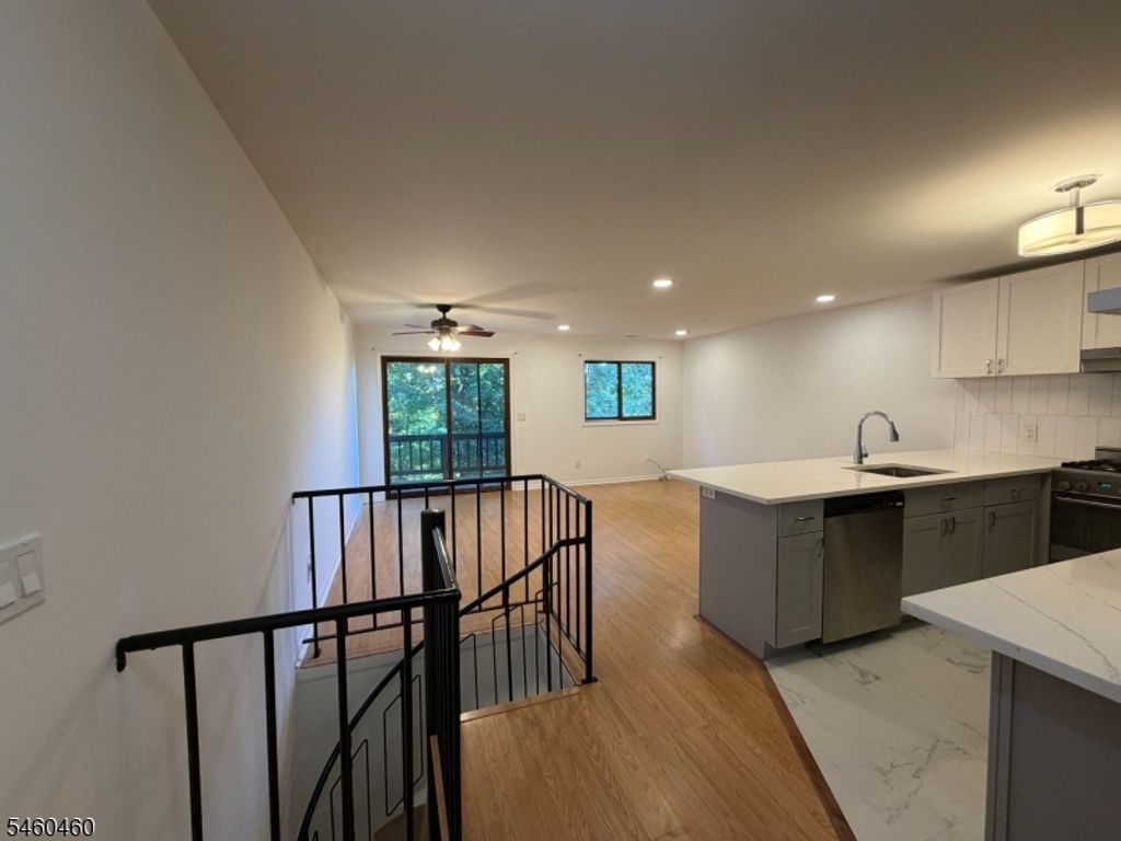 4 Davos Dr 9, Vernon Twp., NJ 07462 — photo 5