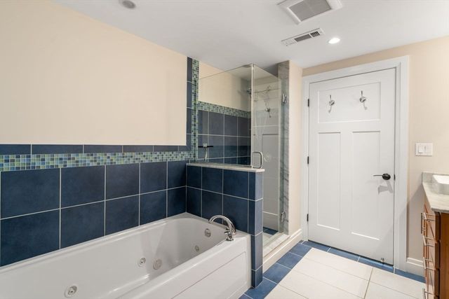 36 Central Ave 4, Milton, MA 02186