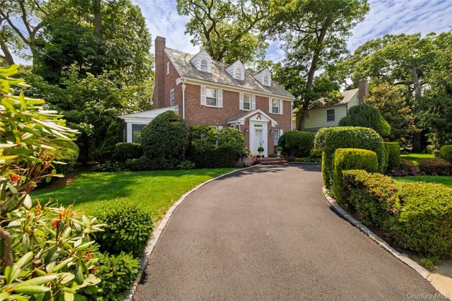 210 Demott Avenue, Rockville Centre, NY 11570
