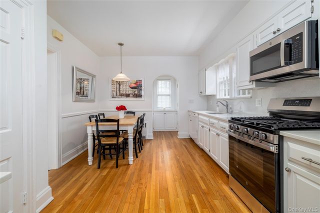 210 Demott Avenue, Rockville Centre, NY 11570