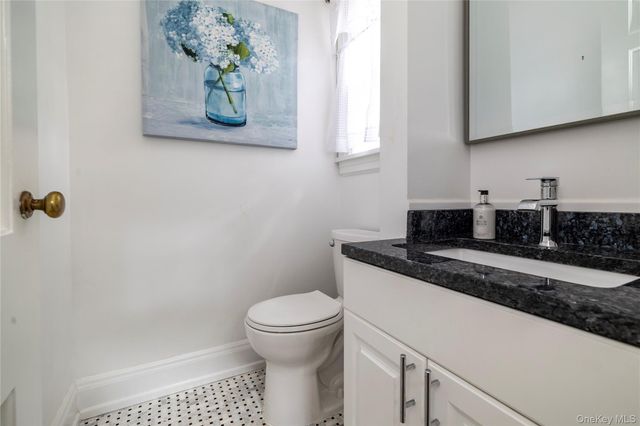 210 Demott Avenue, Rockville Centre, NY 11570