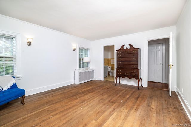 210 Demott Avenue, Rockville Centre, NY 11570