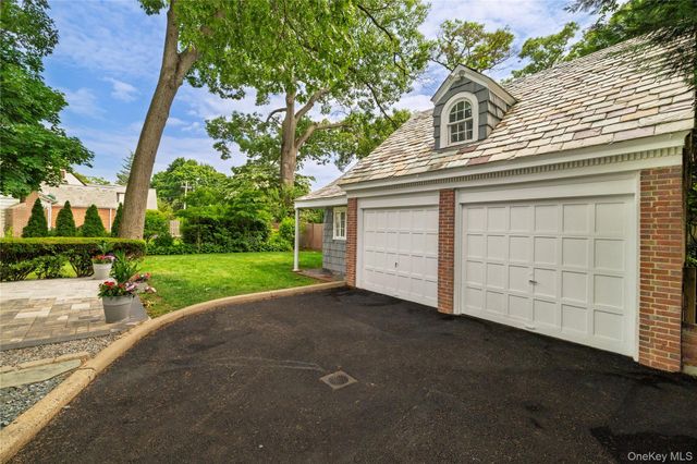 210 Demott Avenue, Rockville Centre, NY 11570