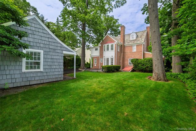 210 Demott Avenue, Rockville Centre, NY 11570