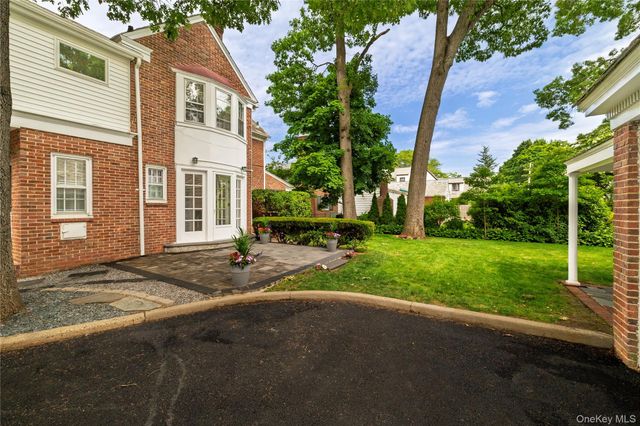 210 Demott Avenue, Rockville Centre, NY 11570
