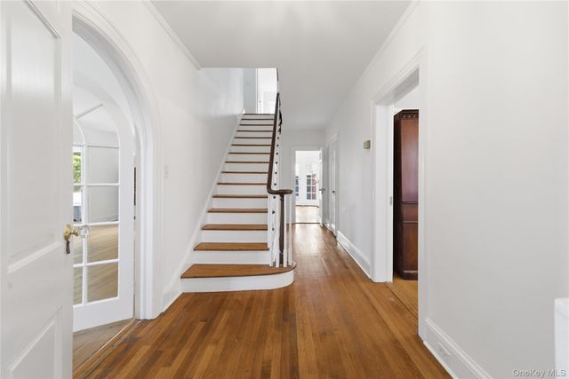 210 Demott Avenue, Rockville Centre, NY 11570