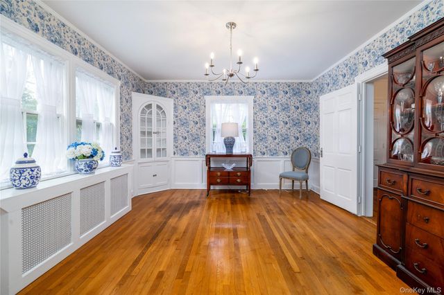210 Demott Avenue, Rockville Centre, NY 11570