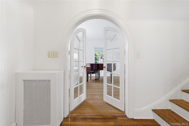 210 Demott Avenue, Rockville Centre, NY 11570