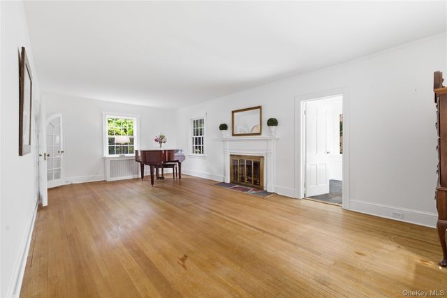 210 Demott Avenue, Rockville Centre, NY 11570