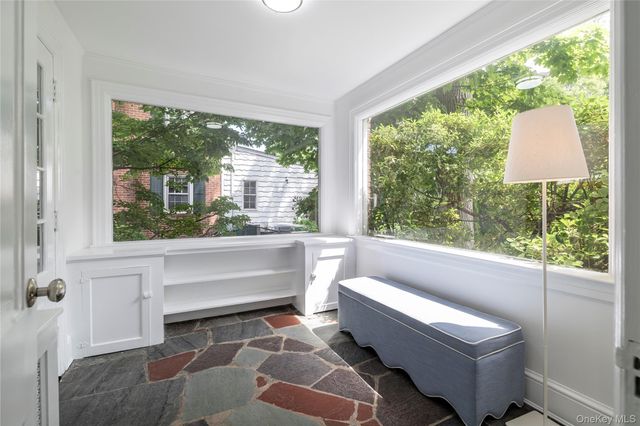 210 Demott Avenue, Rockville Centre, NY 11570