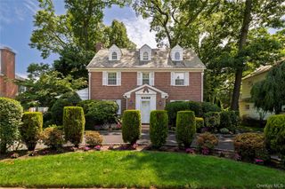 210 Demott Avenue, Rockville Centre, NY 11570
