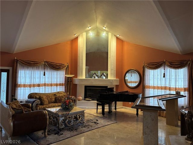 26 Princeville Lane, Las Vegas, NV 89113
