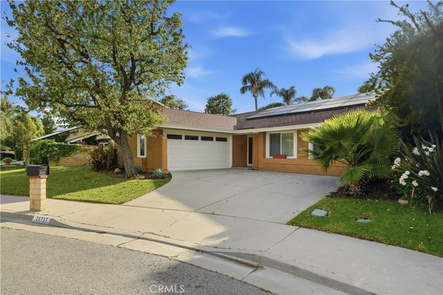 25737 Tamarisk Place, Valencia, CA 91355