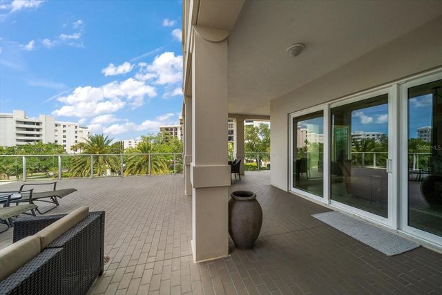 145 BELLEVIEW BOULEVARD 201, Belleair, FL 33756
