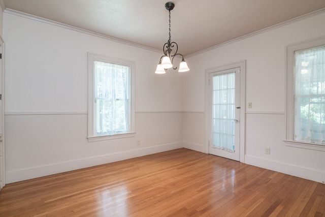 20 Woodlawn Pl, Longmeadow, MA 01106