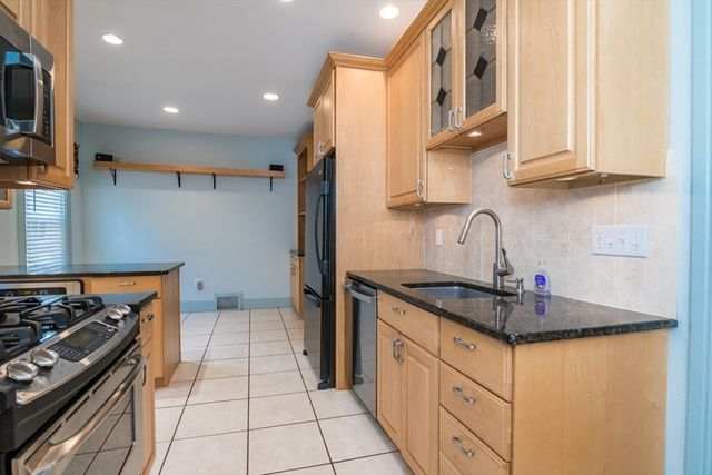 20 Woodlawn Pl, Longmeadow, MA 01106
