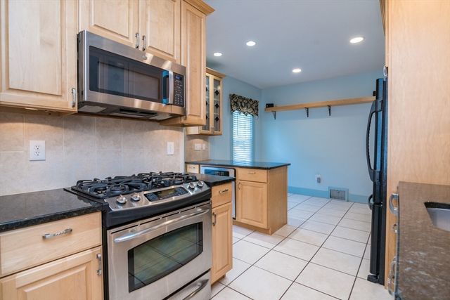 20 Woodlawn Pl, Longmeadow, MA 01106