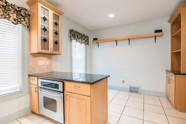 20 Woodlawn Pl, Longmeadow, MA 01106
