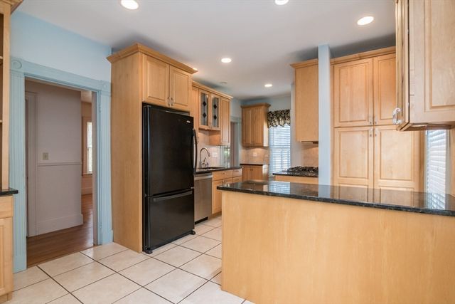 20 Woodlawn Pl, Longmeadow, MA 01106