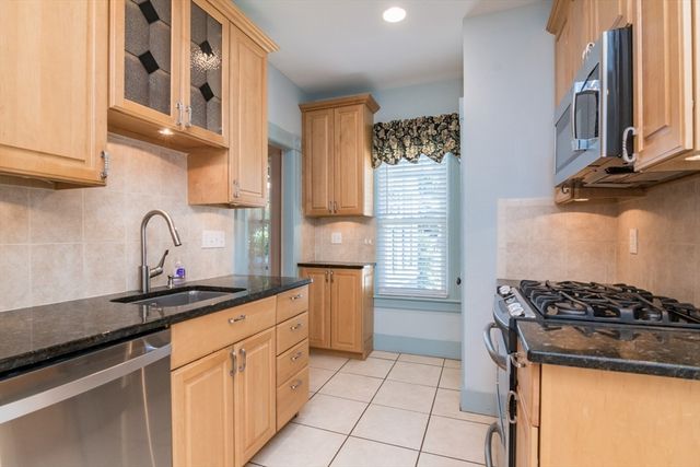 20 Woodlawn Pl, Longmeadow, MA 01106