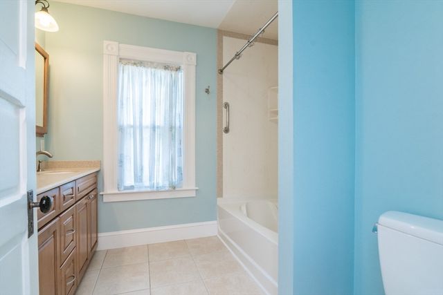 20 Woodlawn Pl, Longmeadow, MA 01106