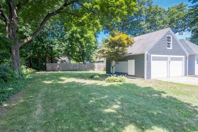 20 Woodlawn Pl, Longmeadow, MA 01106