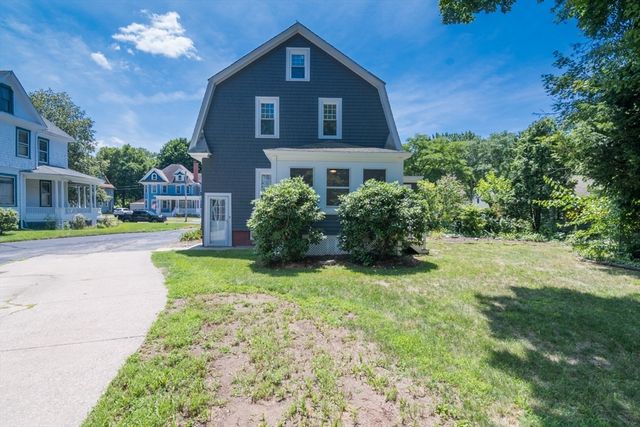 20 Woodlawn Pl, Longmeadow, MA 01106