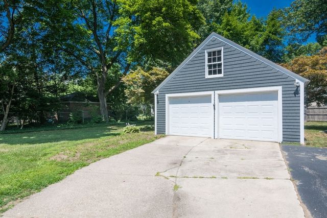 20 Woodlawn Pl, Longmeadow, MA 01106