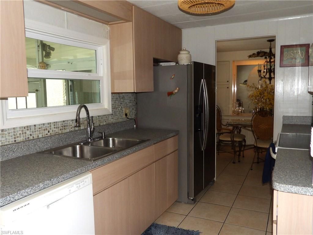 838 Hollyberry CT, NORTH FORT MYERS, FL 33917 — photo 4