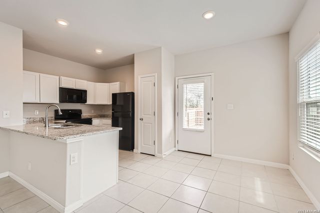 7934 Dial Ike Dr Unit 202, San Antonio, TX 78218