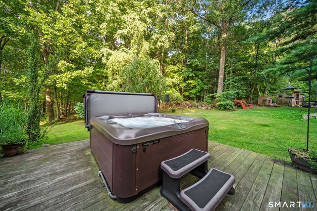 1 Lake Drive, Oxford, CT 06478