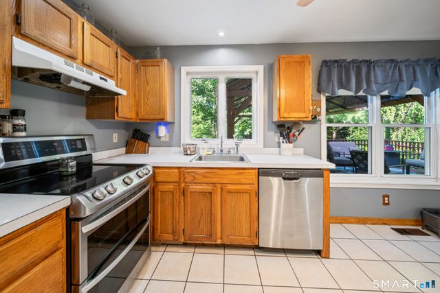 1 Lake Drive, Oxford, CT 06478