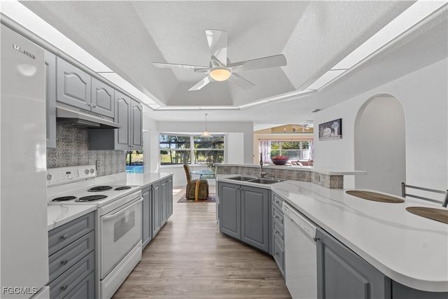 230 Kamal PKWY, Cape Coral, FL 33904