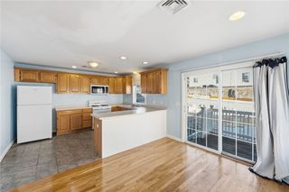 17 Grotto Avenue 1, Pawtucket, RI 02860