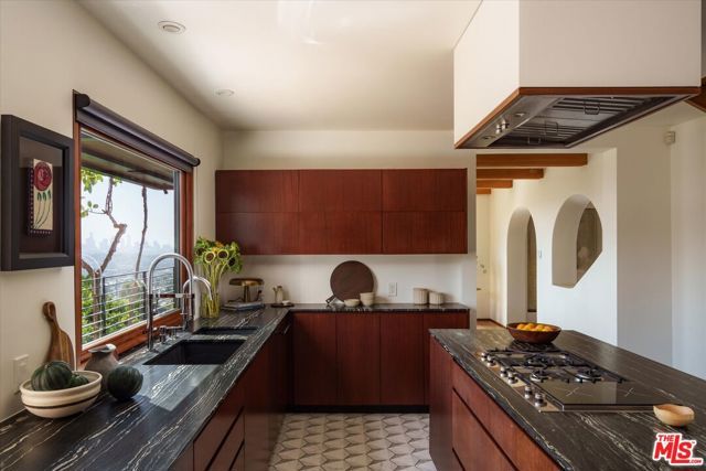 2551 Glendower Avenue, Los Angeles, CA 90027